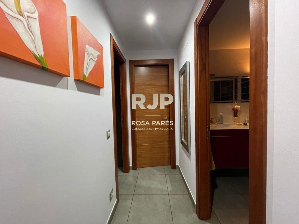 Piso de 3 habitaciones en Centelles en venta con garaje - 310.000 € (Ref: 9409073)