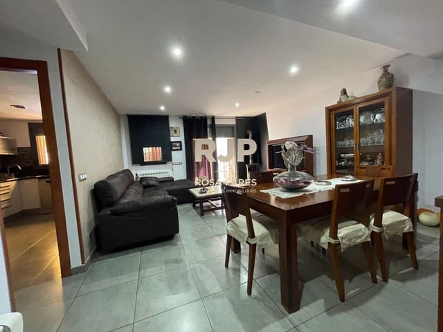 Piso de 3 habitaciones en Centelles en venta con garaje - 310.000 € (Ref: 9409073)