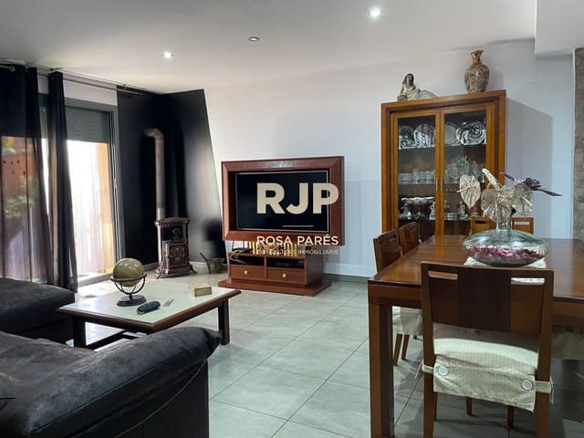 Piso de 3 habitaciones en Centelles en venta con garaje - 310.000 € (Ref: 9409073)