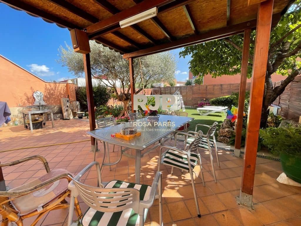 Piso de 3 habitaciones en Centelles en venta con garaje - 310.000 € (Ref: 9409073)