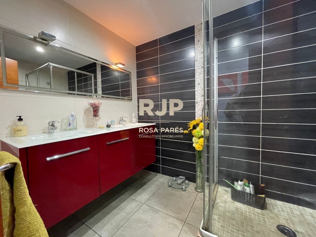 Piso de 3 habitaciones en Centelles en venta con garaje - 310.000 € (Ref: 9409073)