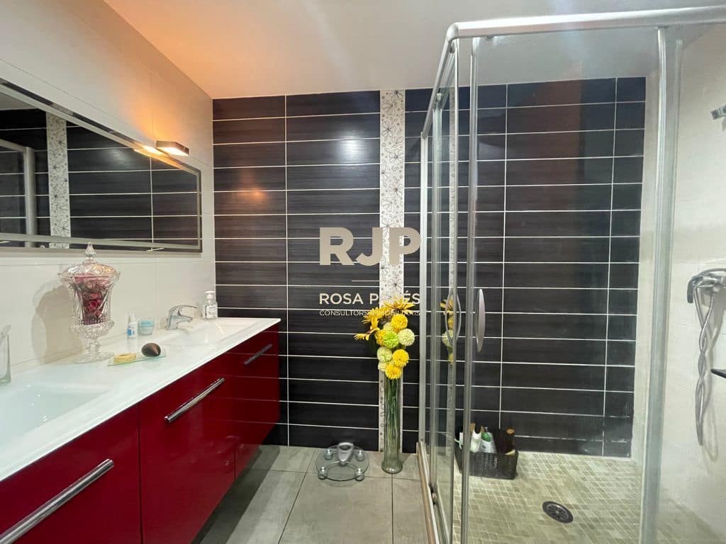 Piso de 3 habitaciones en Centelles en venta con garaje - 310.000 € (Ref: 9409073)