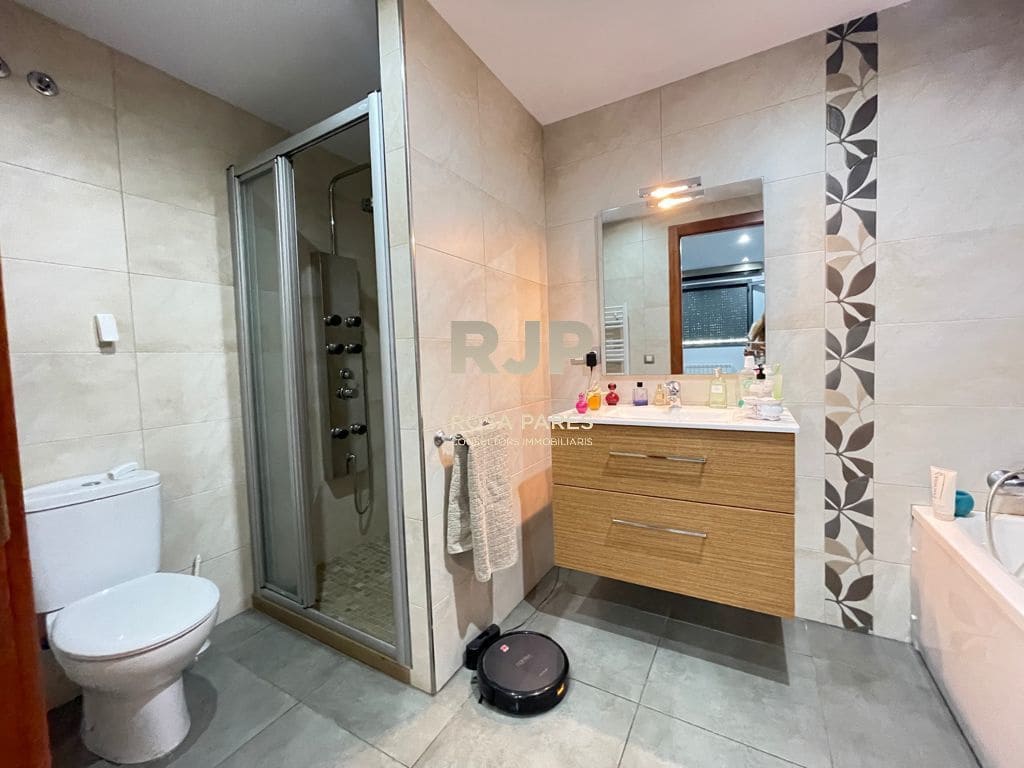 Piso de 3 habitaciones en Centelles en venta con garaje - 310.000 € (Ref: 9409073)