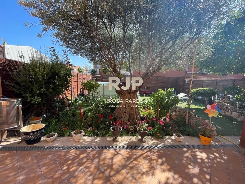 Piso de 3 habitaciones en Centelles en venta con garaje - 310.000 € (Ref: 9409073)