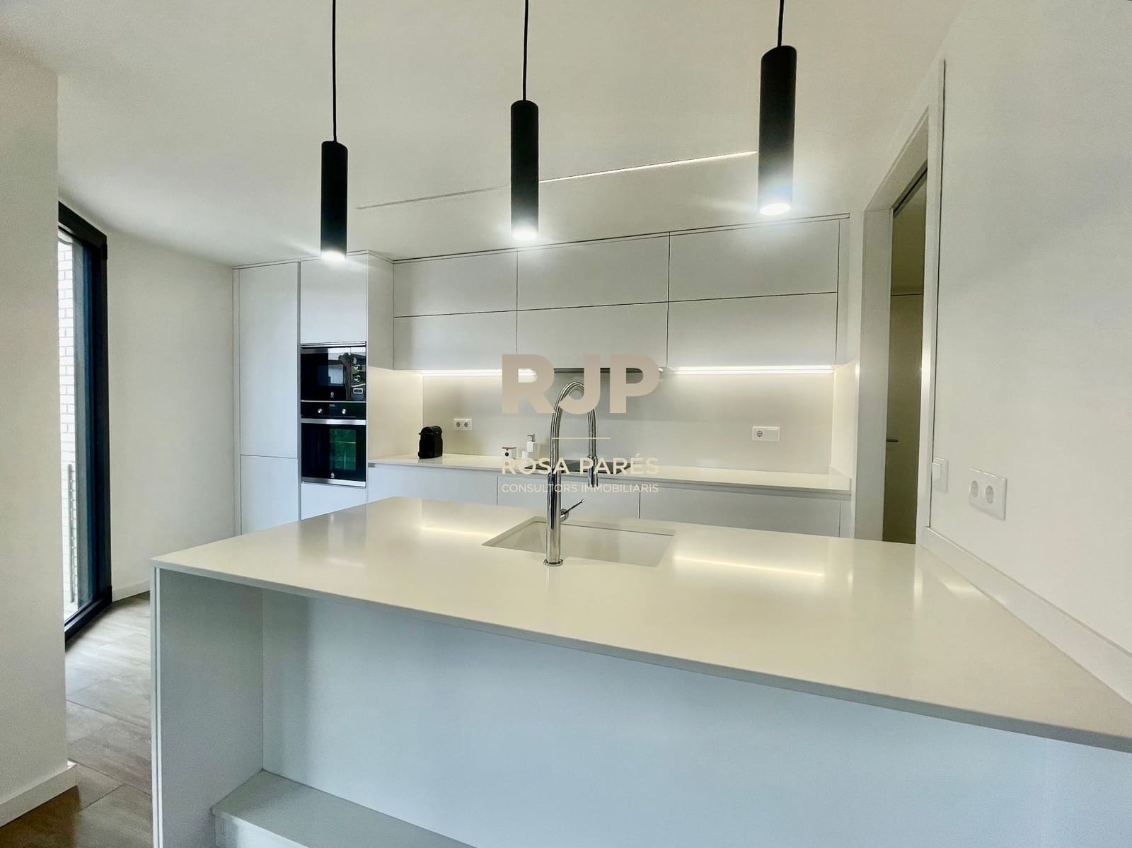 3 bedroom Flat for sale in Vic with garage - € 425,000 (Ref: 9413079)