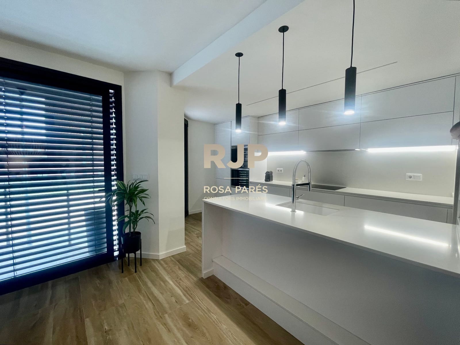 3 bedroom Flat for sale in Vic with garage - € 425,000 (Ref: 9413079)