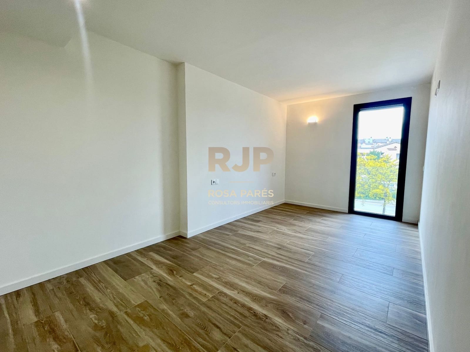 3 bedroom Flat for sale in Vic with garage - € 425,000 (Ref: 9413079)