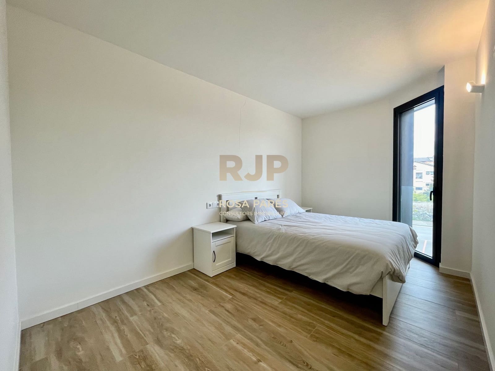 3 bedroom Flat for sale in Vic with garage - € 425,000 (Ref: 9413079)