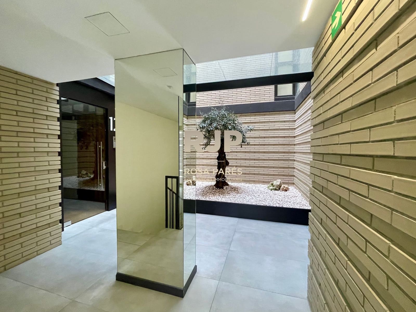 3 bedroom Flat for sale in Vic with garage - € 425,000 (Ref: 9413079)