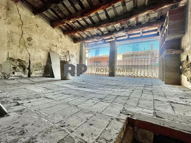 Omakotitalo myytävänä paikassa Centelles - 95 000 € (Ref: 9413082)