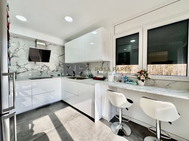 4 soveværelse Villa til salg i Sant Martí de Centelles med garage - € 395.000 (Ref: 9413085)