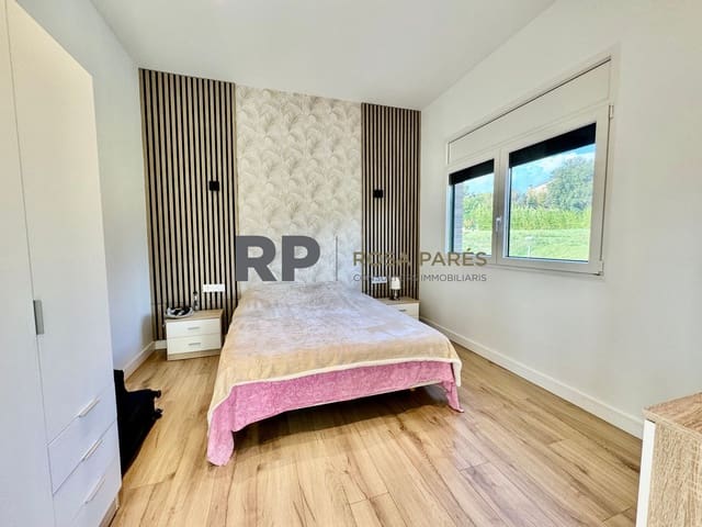 4 soveværelse Villa til salg i Sant Martí de Centelles med garage - € 395.000 (Ref: 9413085)