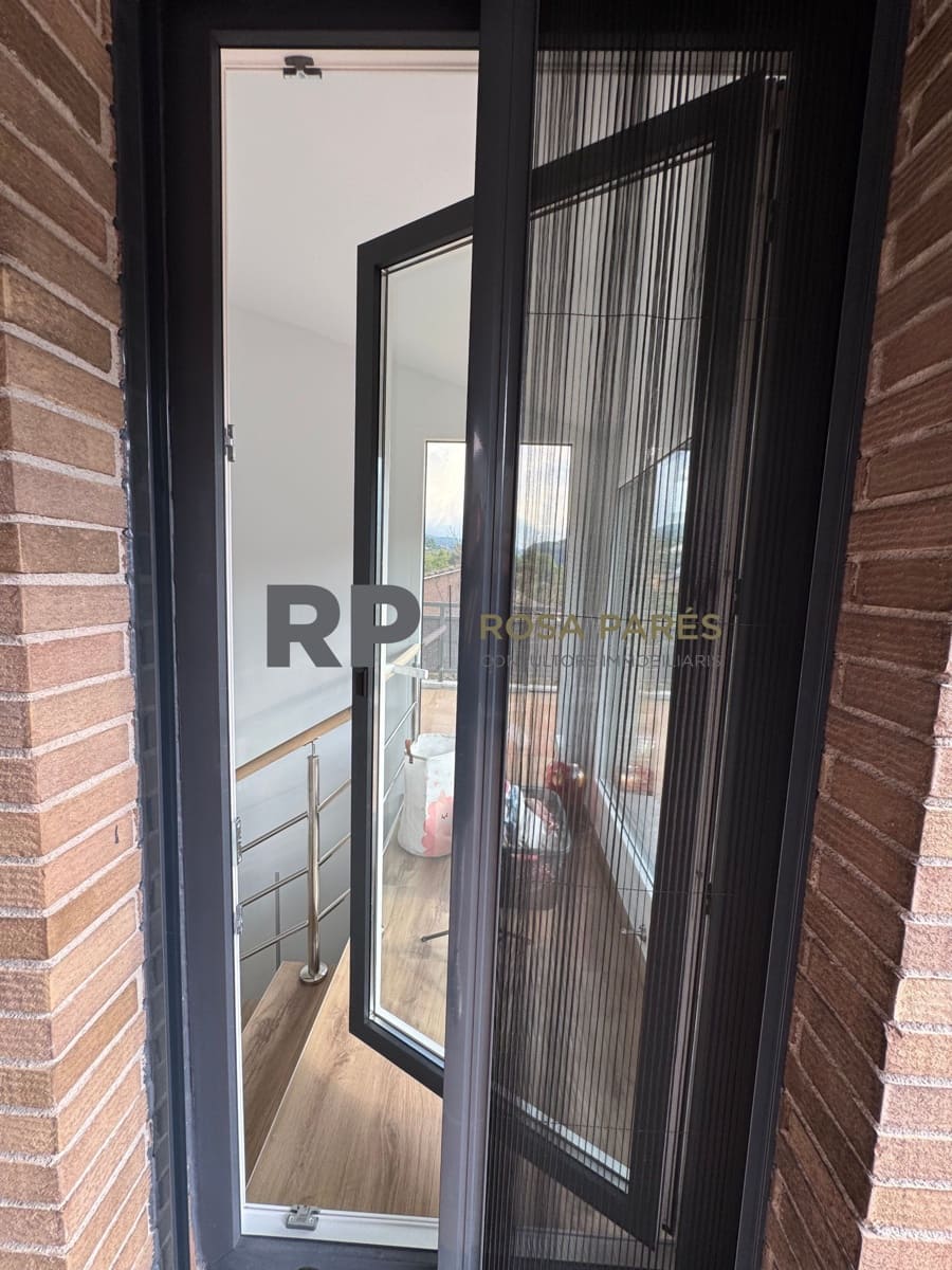 4 soveværelse Villa til salg i Sant Marti de Centelles med garage - € 395.000 (Ref: 9413085)