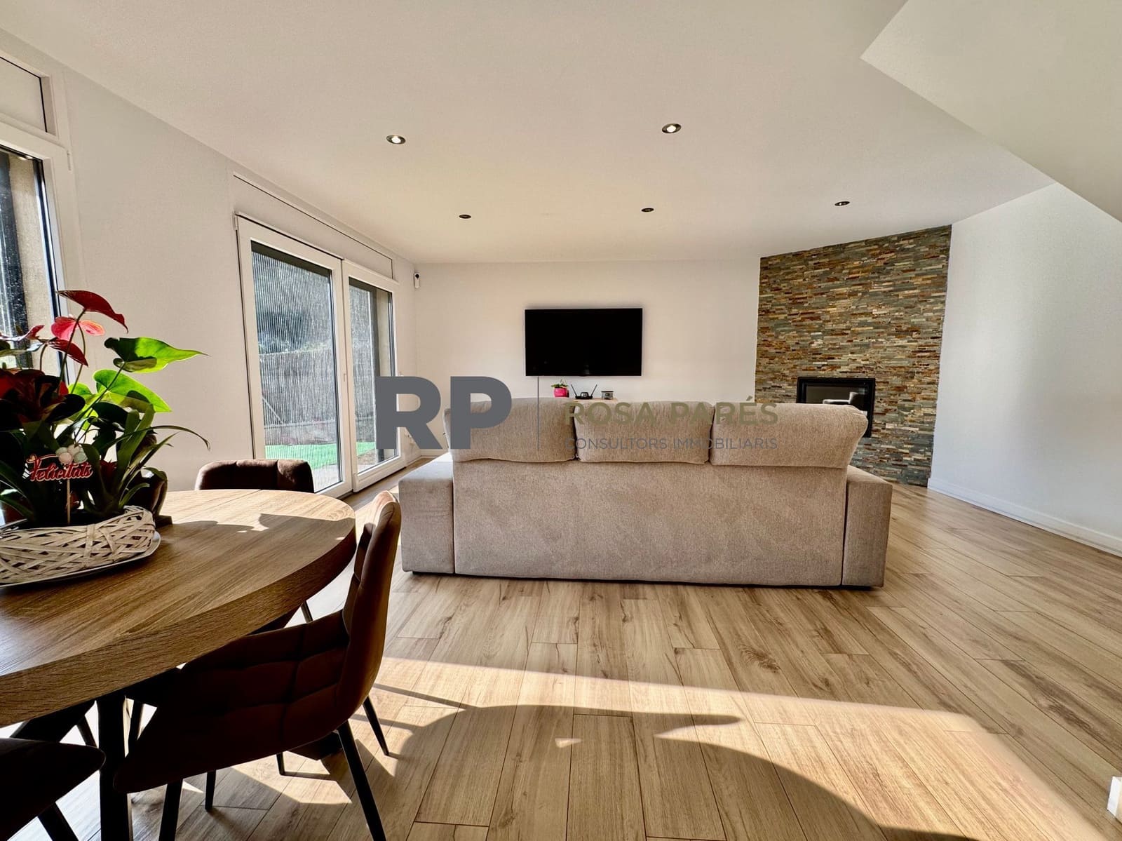 4 soveværelse Villa til salg i Sant Marti de Centelles med garage - € 395.000 (Ref: 9413085)