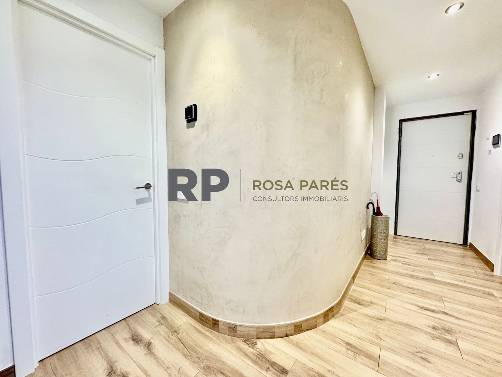 4 soveværelse Villa til salg i Sant Marti de Centelles med garage - € 395.000 (Ref: 9413085)