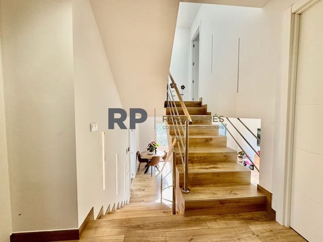 4 soveværelse Villa til salg i Sant Martí de Centelles med garage - € 395.000 (Ref: 9413085)