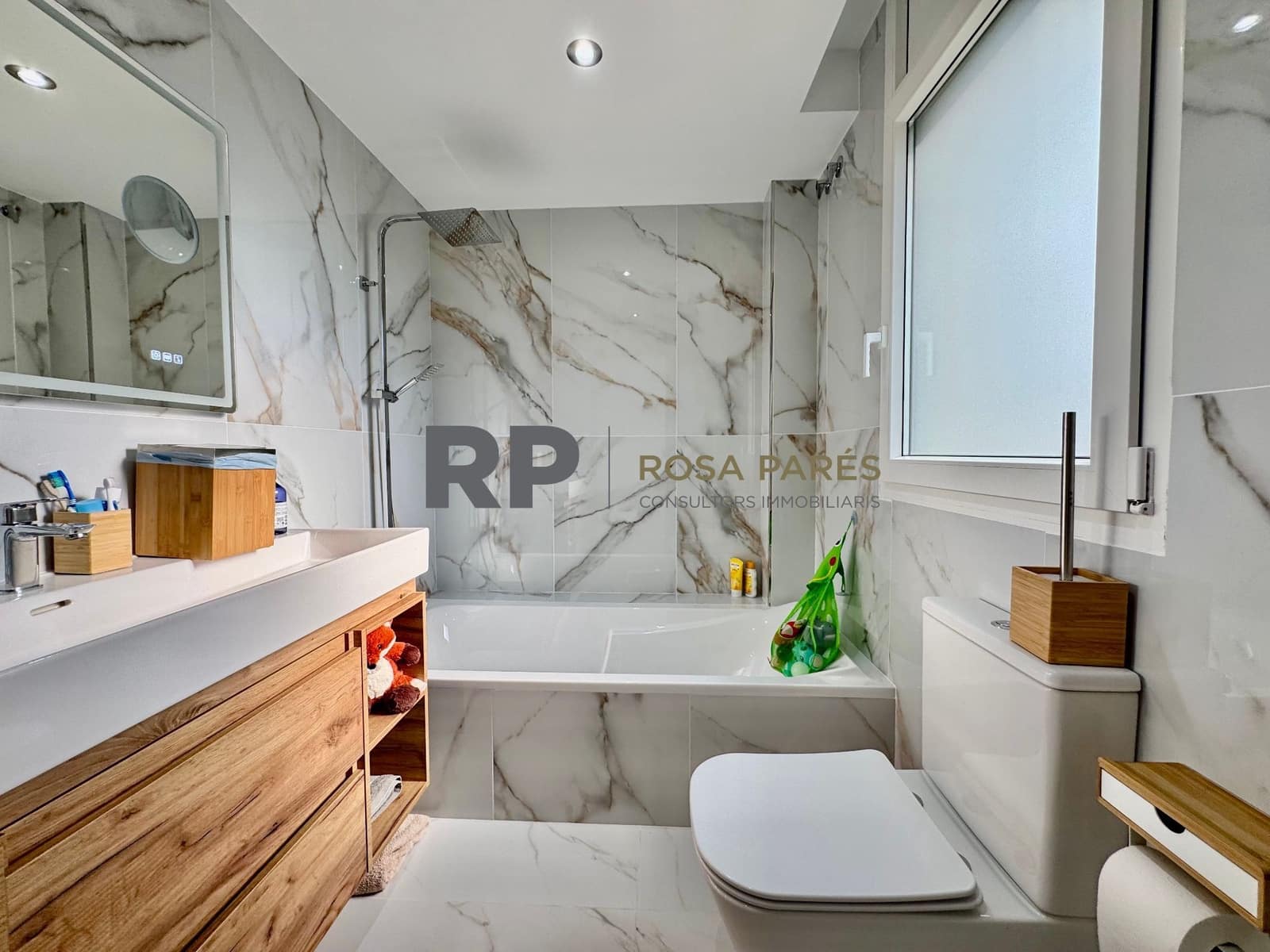 4 soveværelse Villa til salg i Sant Marti de Centelles med garage - € 395.000 (Ref: 9413085)