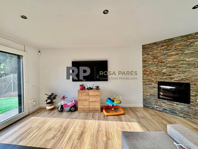 4 soveværelse Villa til salg i Sant Martí de Centelles med garage - € 395.000 (Ref: 9413085)