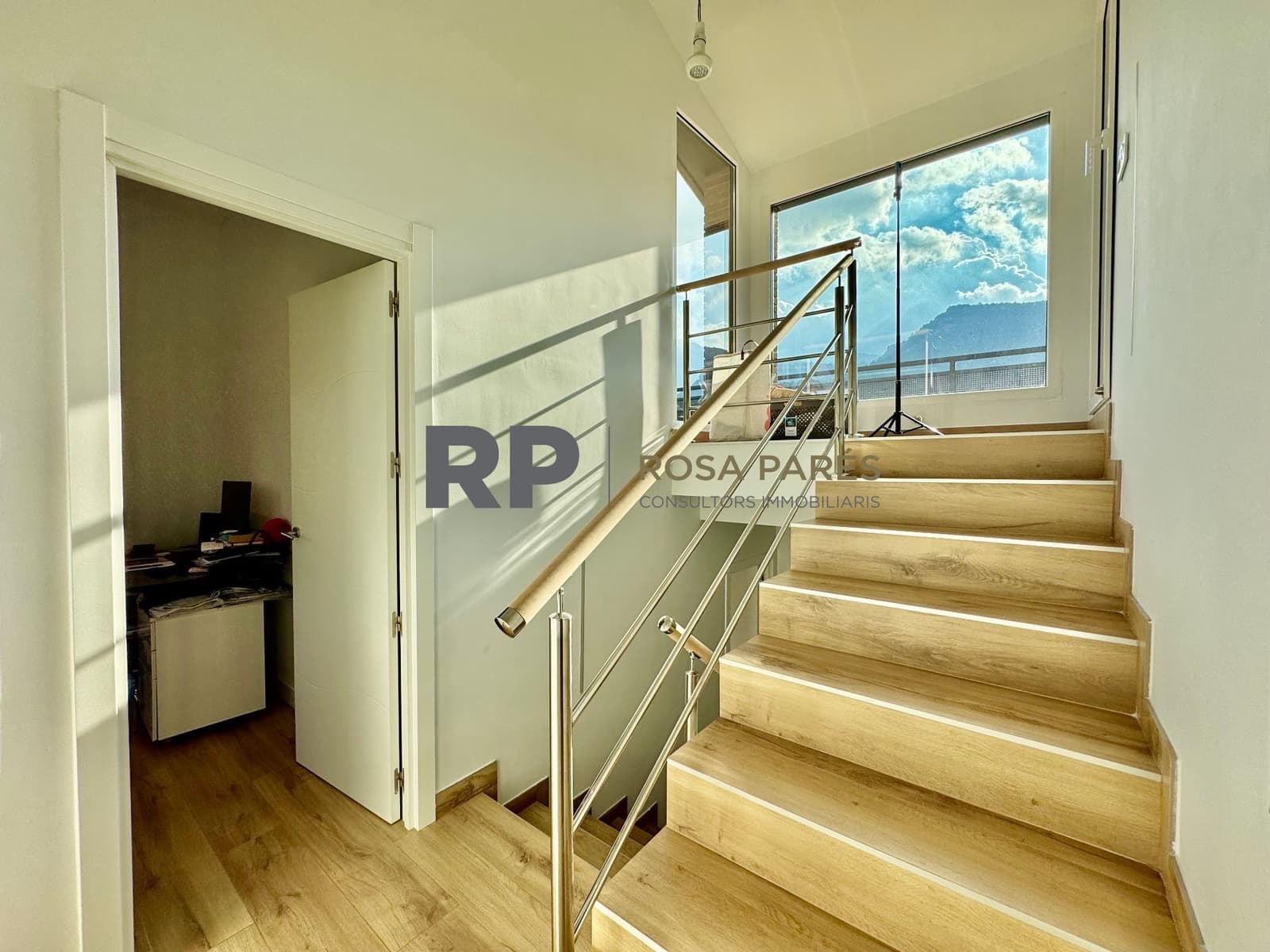 4 soveværelse Villa til salg i Sant Marti de Centelles med garage - € 395.000 (Ref: 9413085)