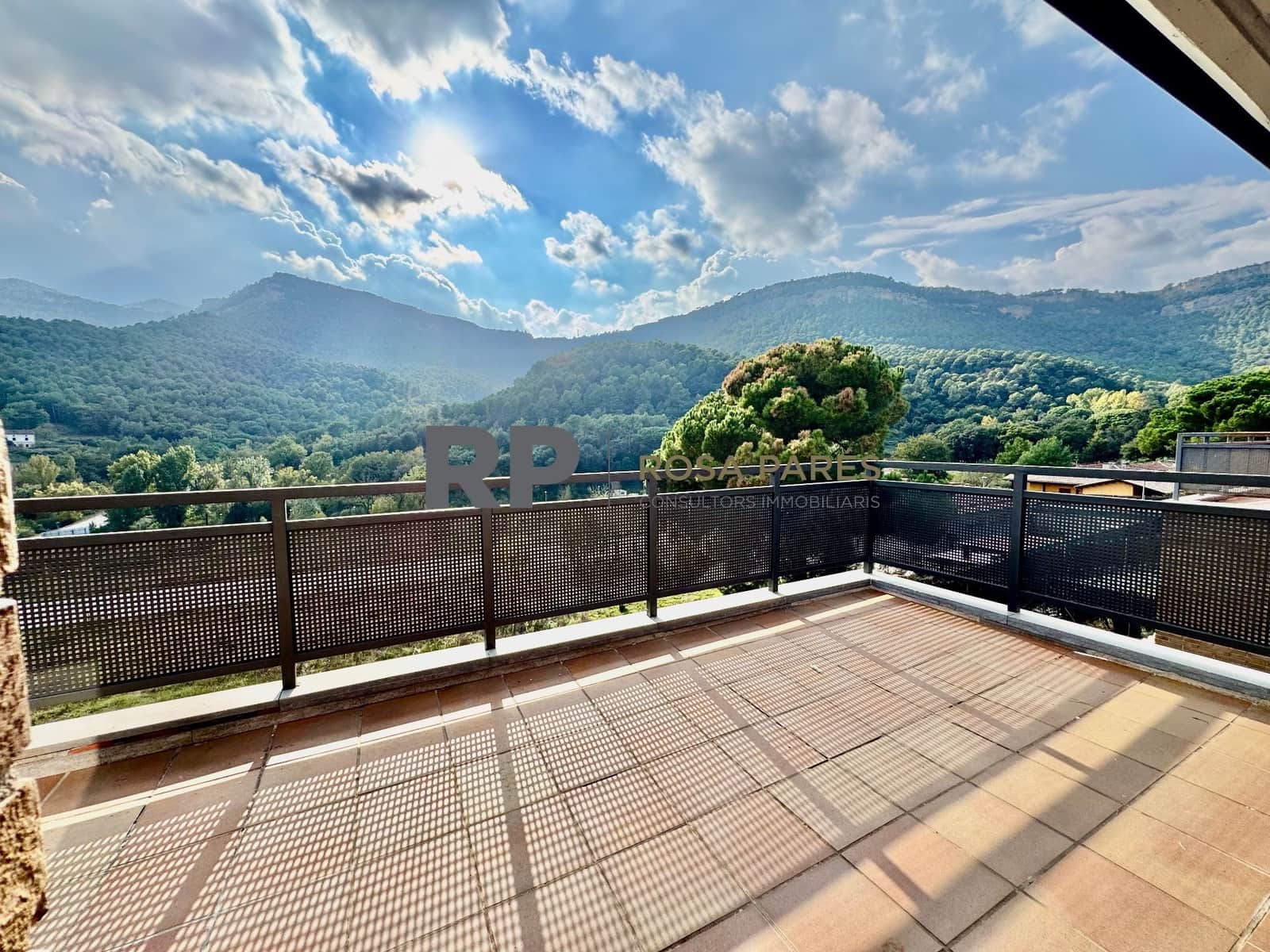 4 soveværelse Villa til salg i Sant Marti de Centelles med garage - € 395.000 (Ref: 9413085)