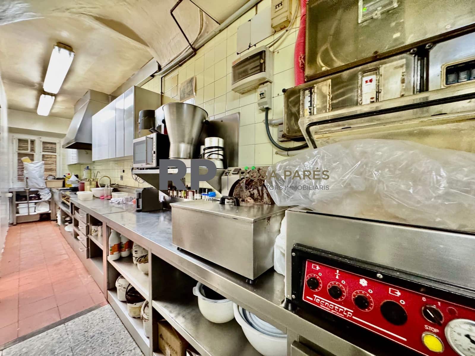 Commercial for rent in Centelles - € 3,000 (Ref: 9413086)