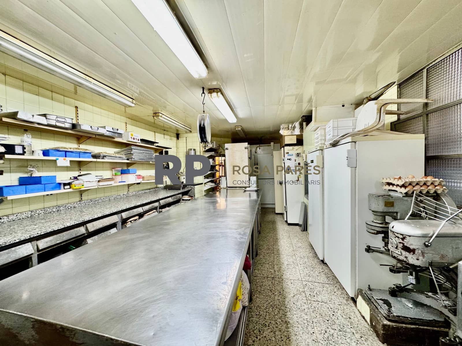 Commercial for rent in Centelles - € 3,000 (Ref: 9413086)