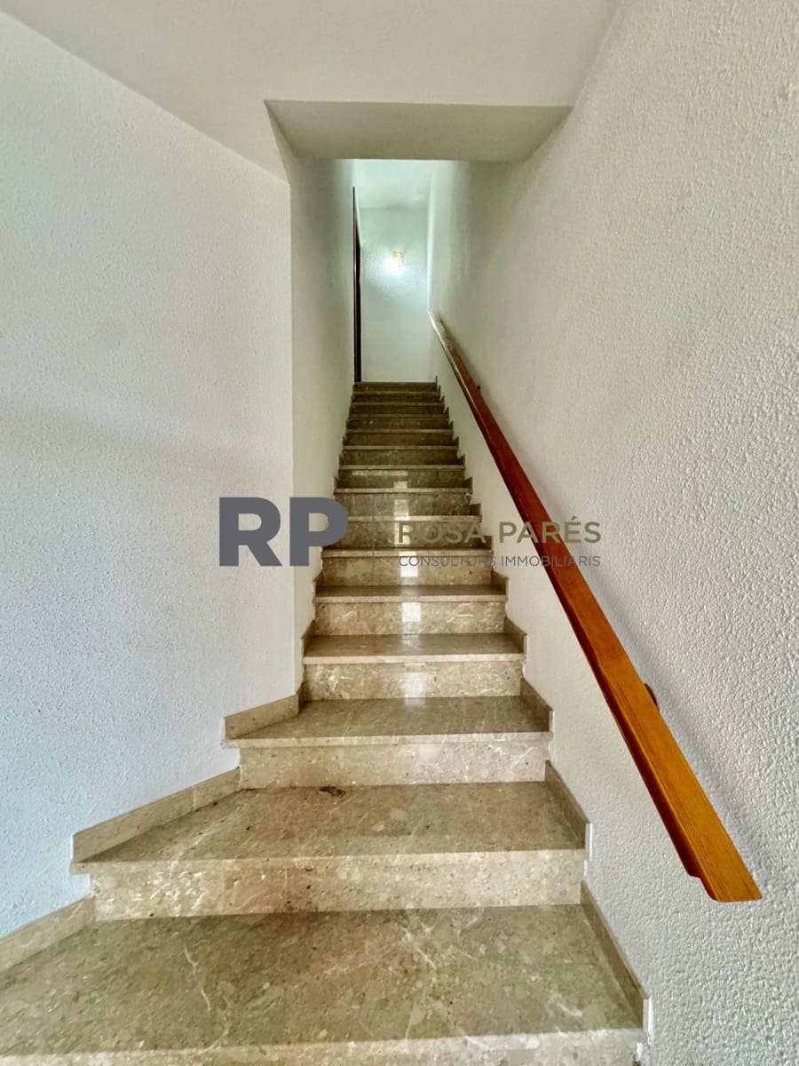 Chalet de 4 habitaciones en Torelló en venta con garaje - 300.000 € (Ref: 9518450)