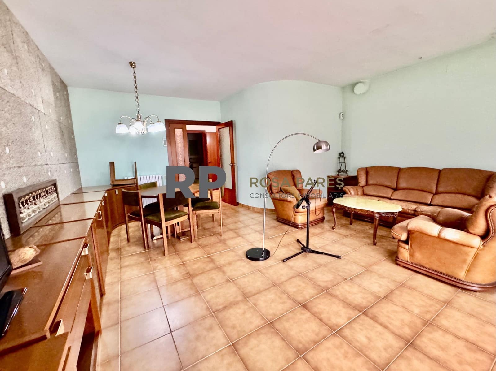 Chalet de 4 habitaciones en Torelló en venta con garaje - 300.000 € (Ref: 9518450)