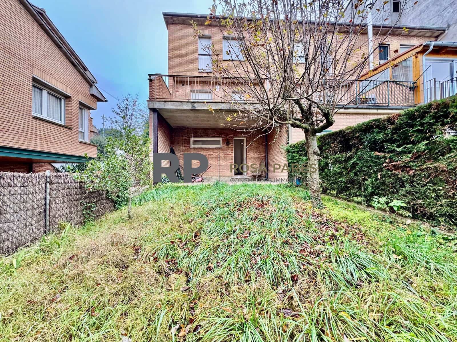 Chalet de 4 habitaciones en Torelló en venta con garaje - 300.000 € (Ref: 9518450)