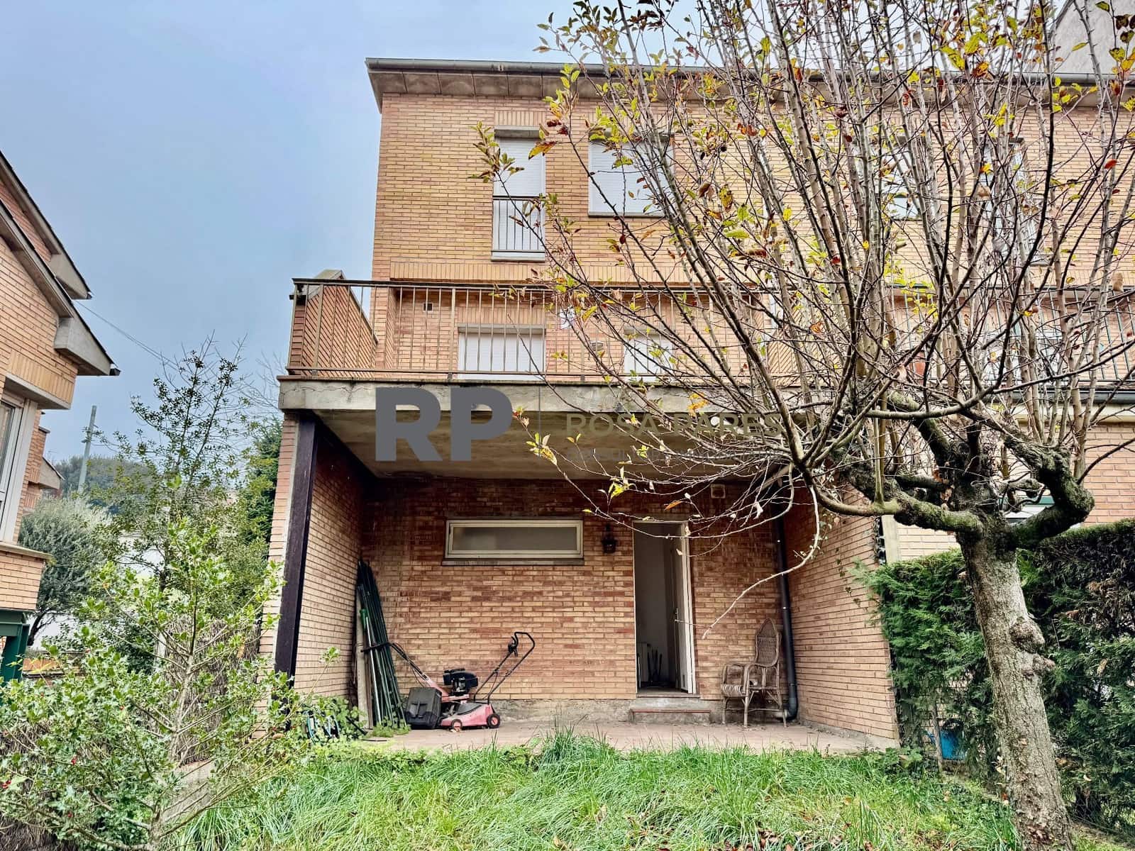 Chalet de 4 habitaciones en Torelló en venta con garaje - 300.000 € (Ref: 9518450)