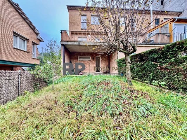 Chalet de 4 habitaciones en Torelló en venta con garaje - 300.000 € (Ref: 9518450)