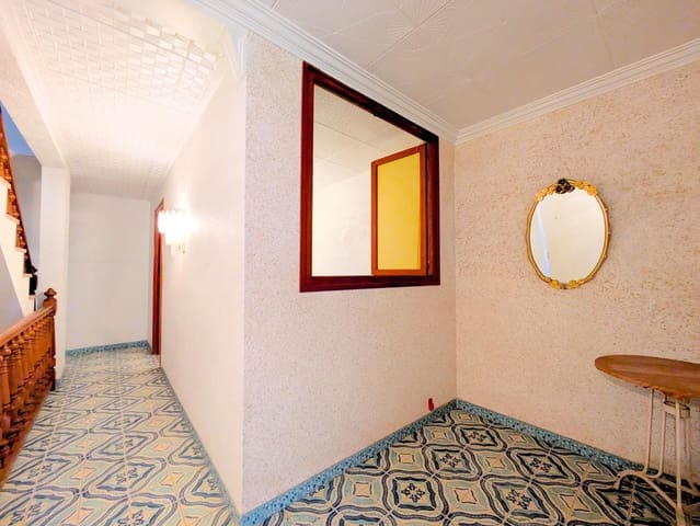 Casa de 6 habitaciones en Alcanar en venta con garaje - 180.000 € (Ref: 9427934)