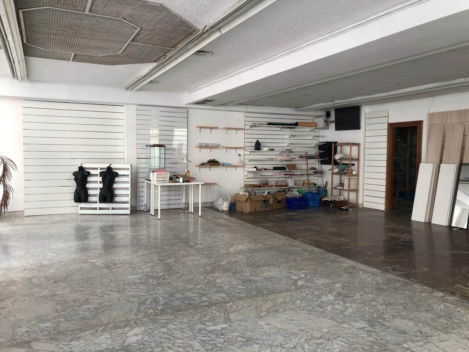 Commercial for rent in Alcanar - € 800 (Ref: 9427935)