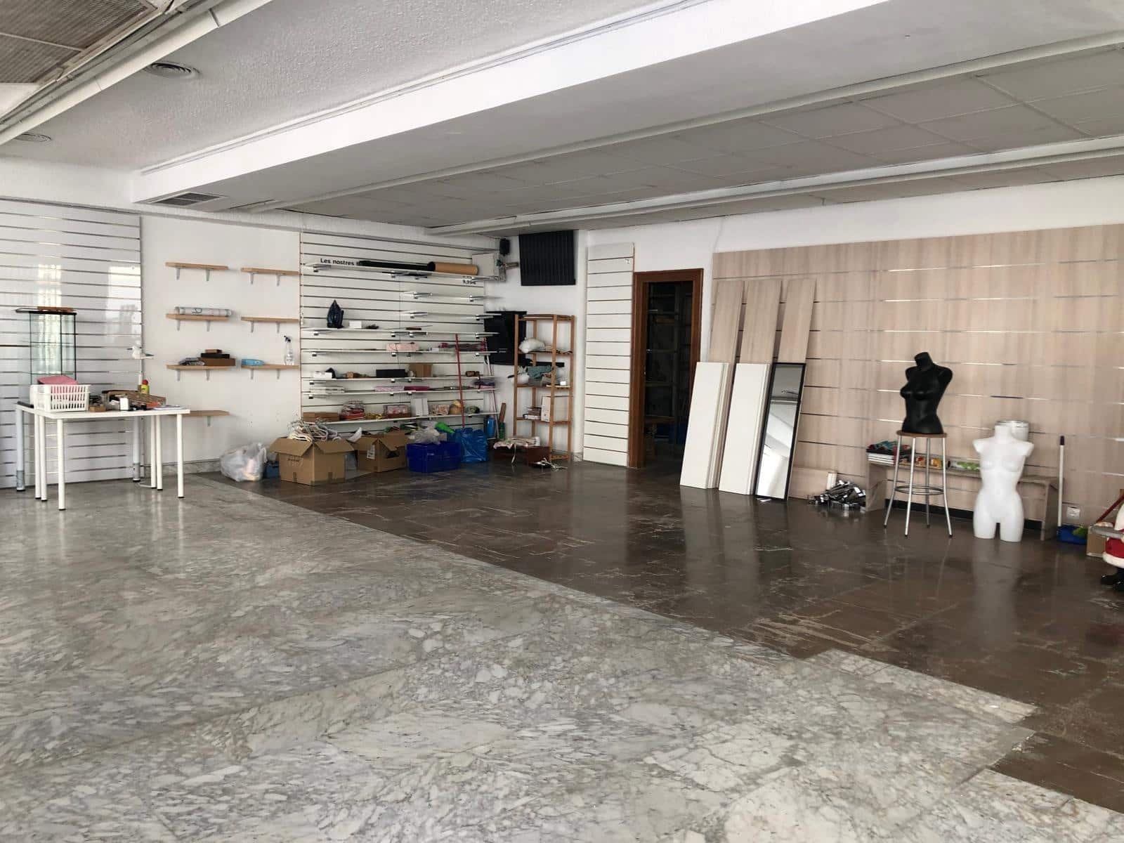 Commercial for rent in Alcanar - € 800 (Ref: 9427935)