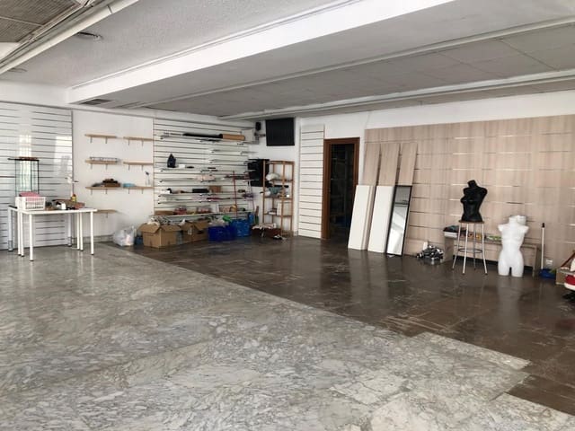 Commercial for rent in Alcanar - € 800 (Ref: 9427935)