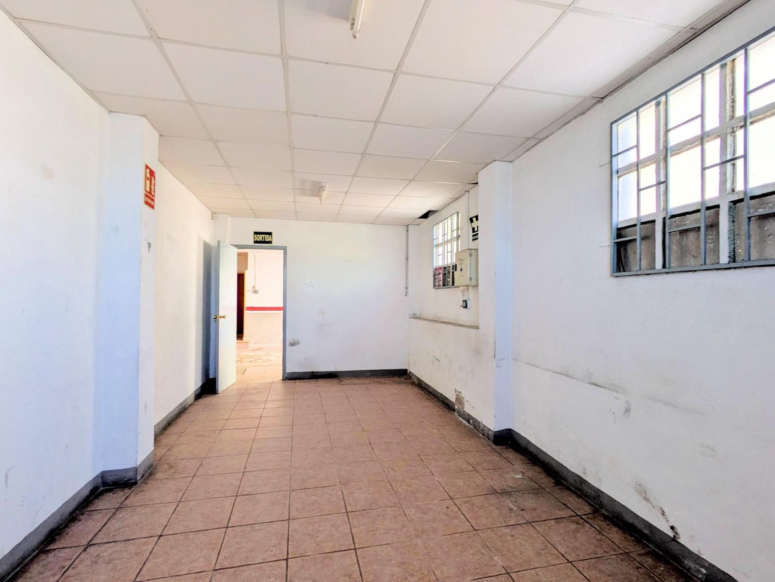 Commercial for sale in Amposta - € 63,000 (Ref: 9427938)