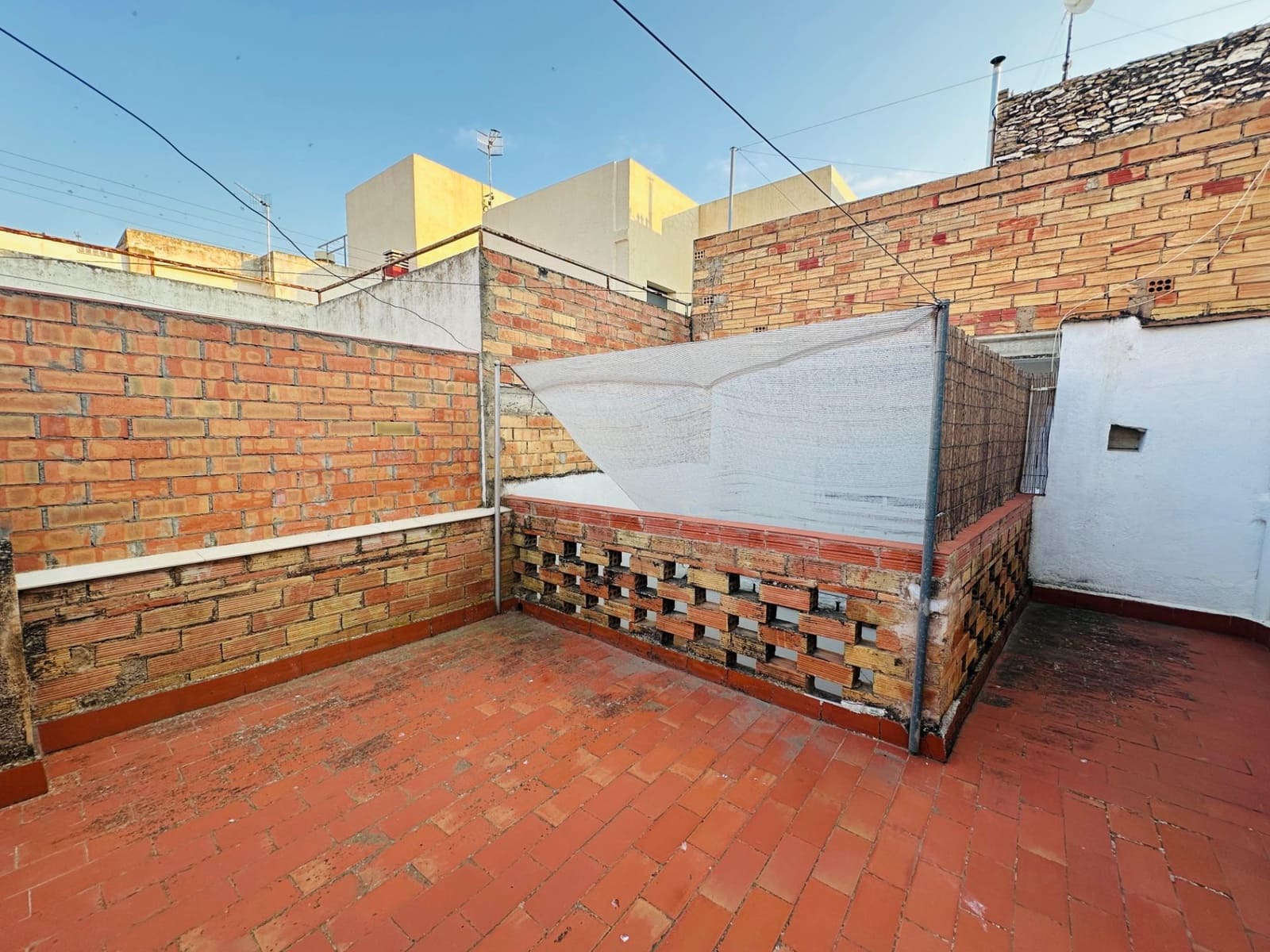 4 bedroom Townhouse for sale in Amposta - € 199,000 (Ref: 9427941)