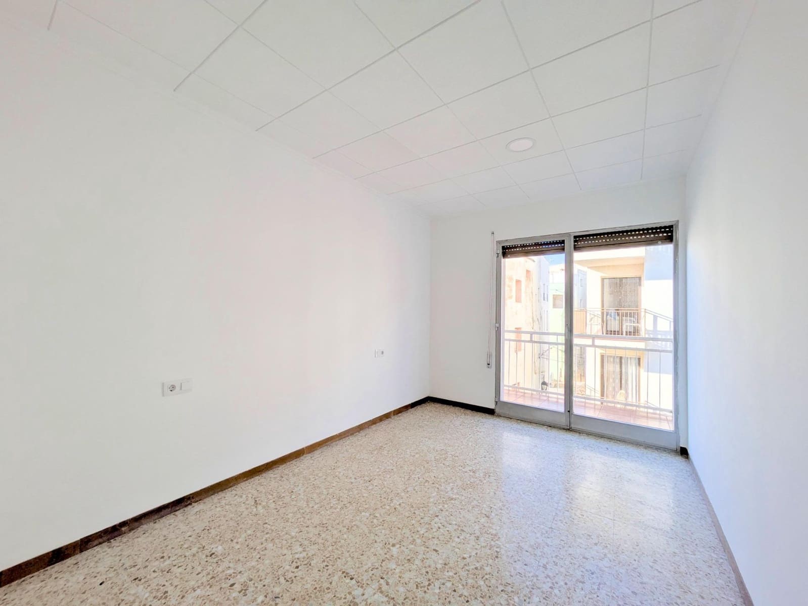 Piso de 4 habitaciones en Alcanar en alquiler - 690 € (Ref: 9427944)