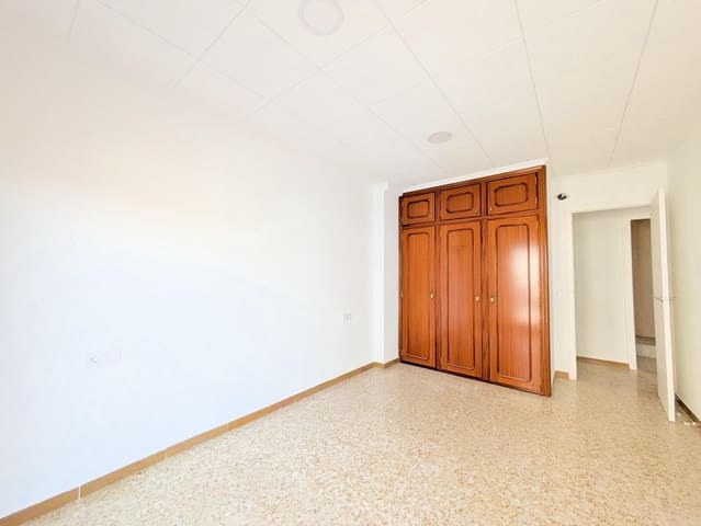 Piso de 4 habitaciones en Alcanar en alquiler - 690 € (Ref: 9427944)