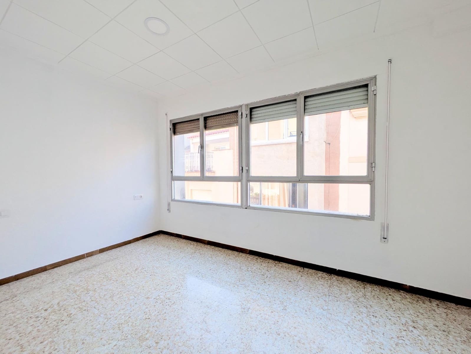 Piso de 4 habitaciones en Alcanar en alquiler - 690 € (Ref: 9427944)