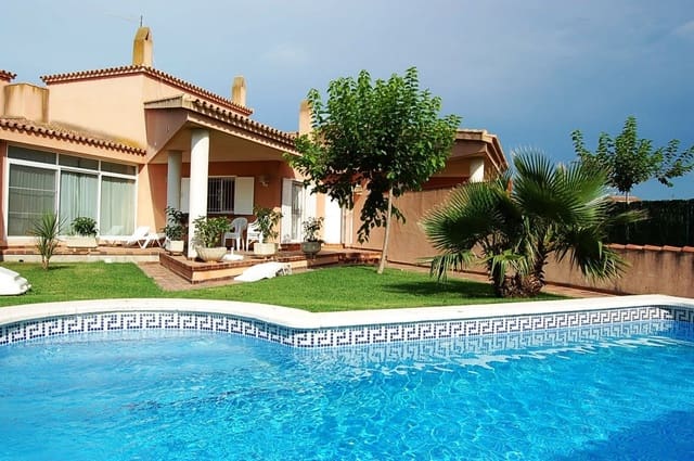 3 bedroom Villa for sale in Deltebre with pool - € 320,000 (Ref: 9427948)