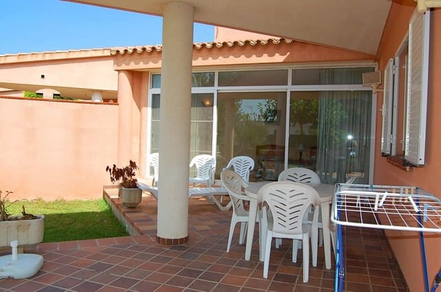 3 bedroom Villa for sale in Deltebre with pool - € 320,000 (Ref: 9427948)