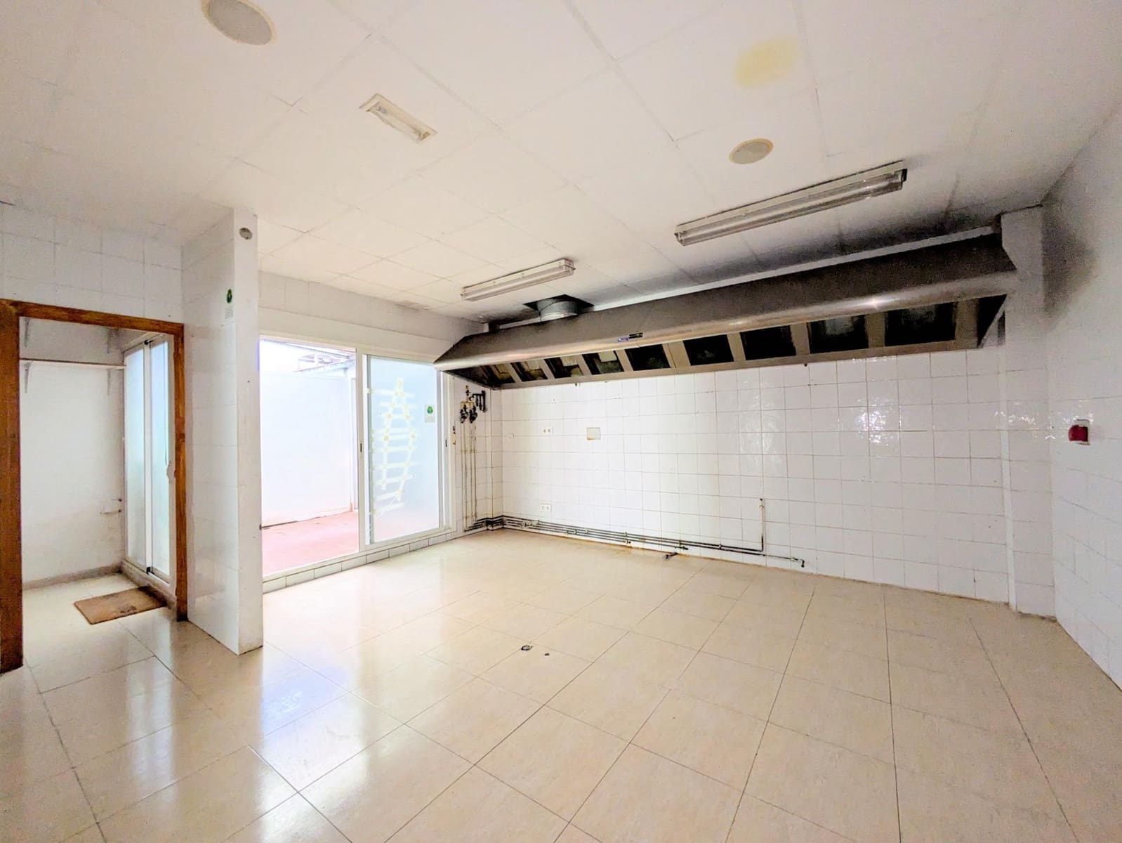 Local Comercial en Amposta en venta - 150.000 € (Ref: 9427955)