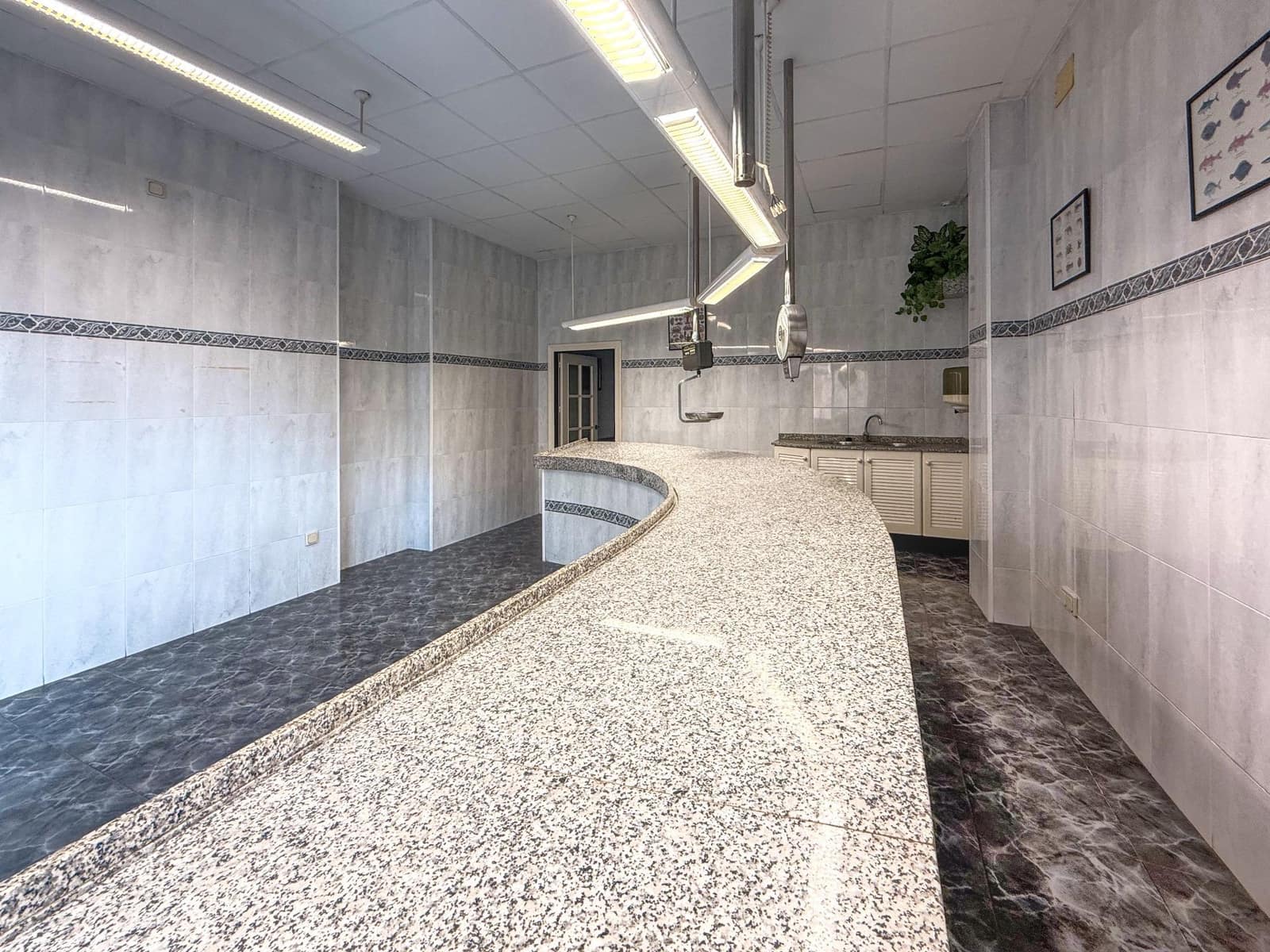 Commercial for sale in Alcanar - € 80,000 (Ref: 9494540)