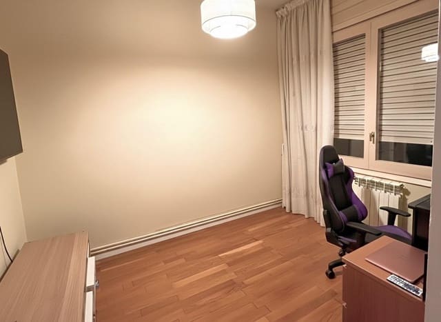 Piso de 4 habitaciones en Berga en venta - 149.000 € (Ref: 9497147)