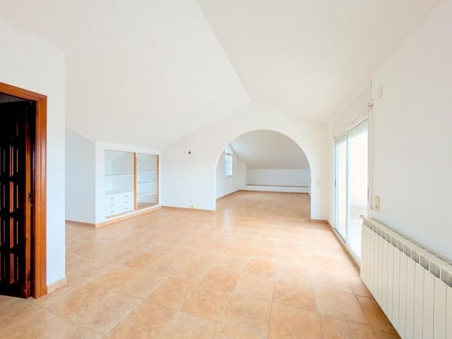 5 makuuhuone Huvila myytävänä paikassa Deltebre mukana 
autotalli - 248 000 € (Ref: 9518852)