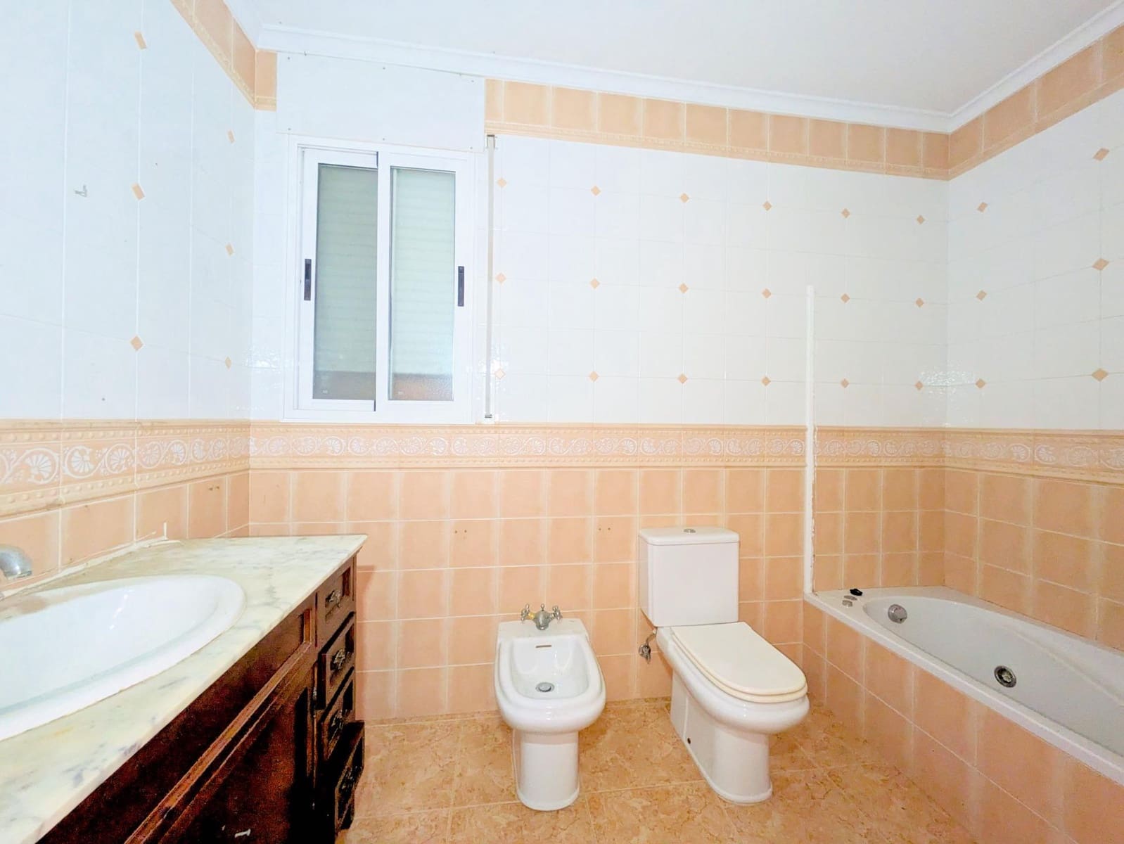 5 makuuhuone Huvila myytävänä paikassa Deltebre mukana 
autotalli - 248 000 € (Ref: 9518852)