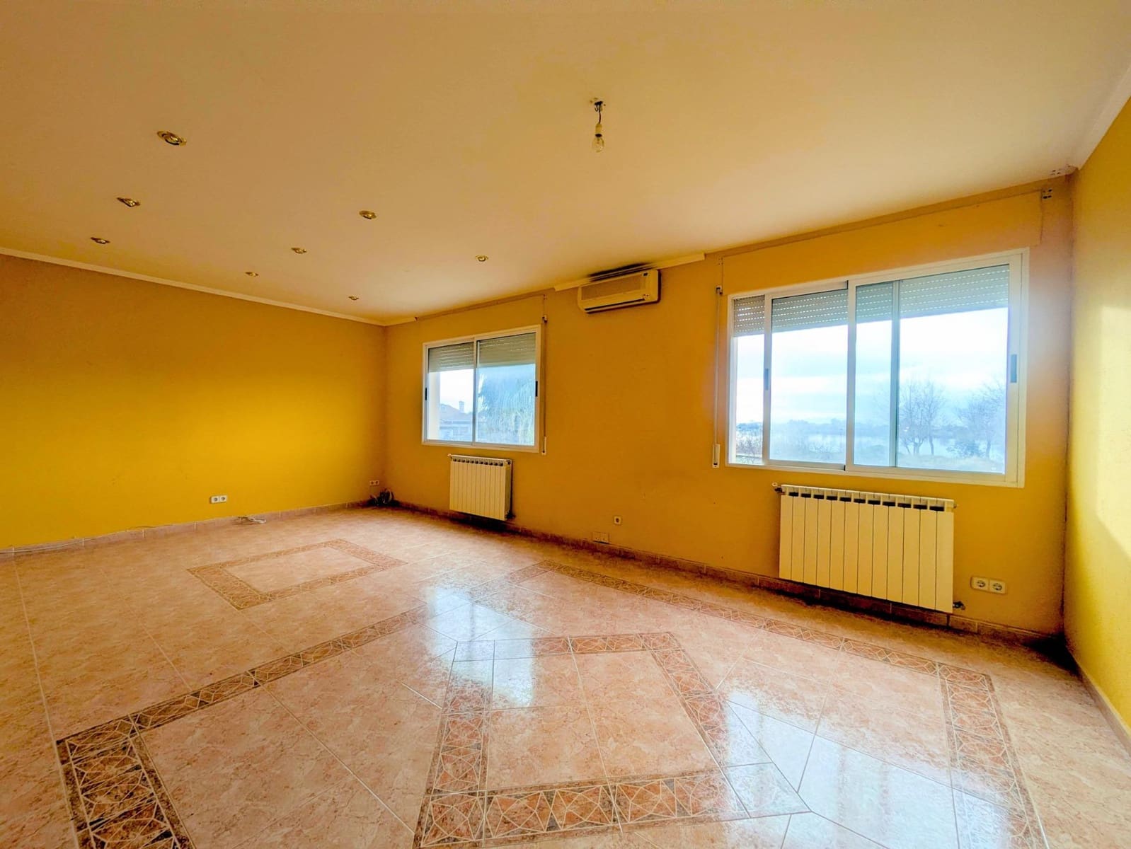 5 makuuhuone Huvila myytävänä paikassa Deltebre mukana 
autotalli - 248 000 € (Ref: 9518852)