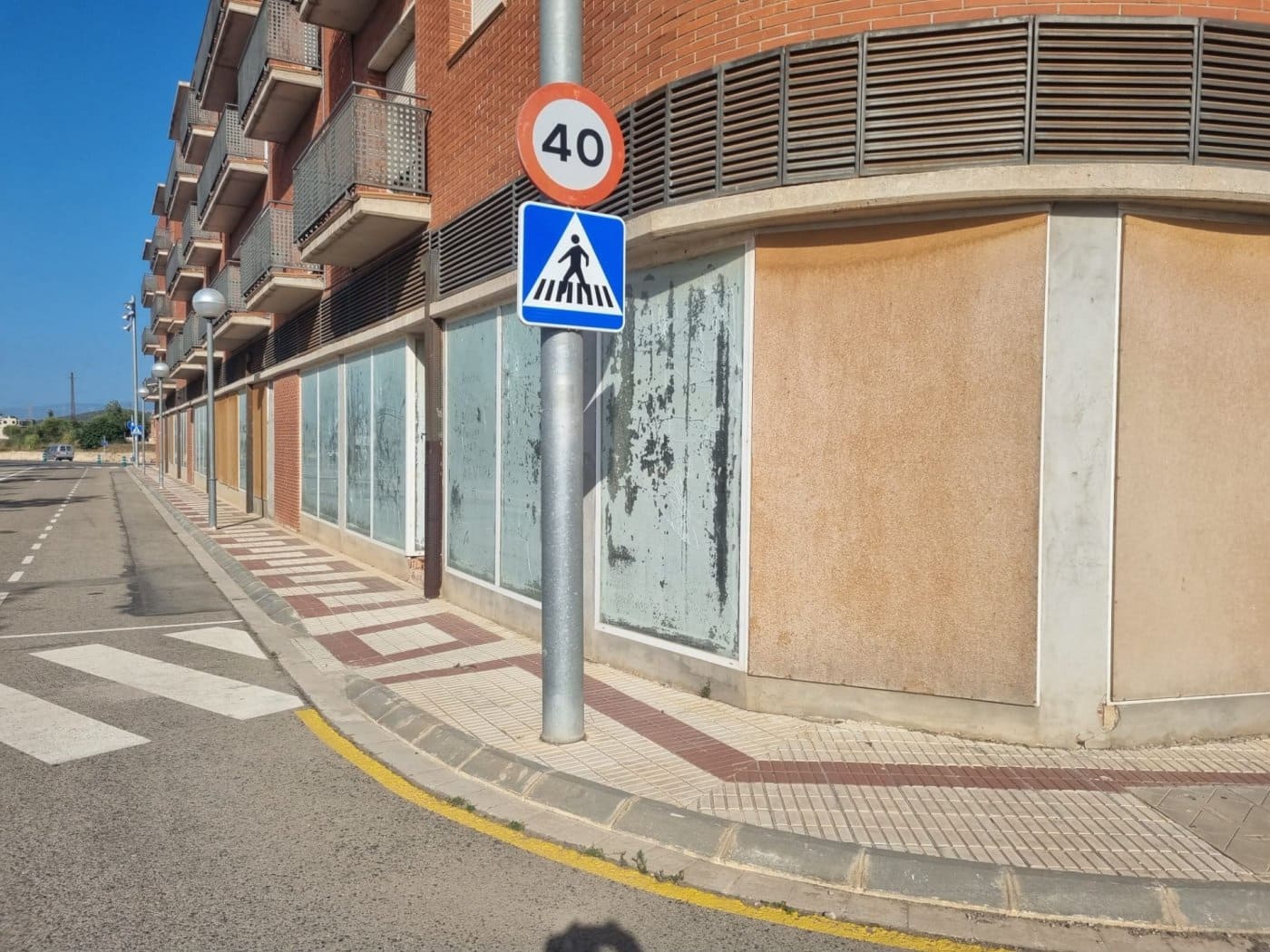 Commercial for sale in L'Aldea - € 185,000 (Ref: 9551311)