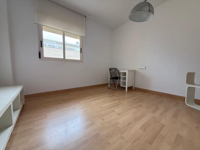 3 soveværelse Penthouse til leje i Alcanar - € 700 (Ref: 9551313)